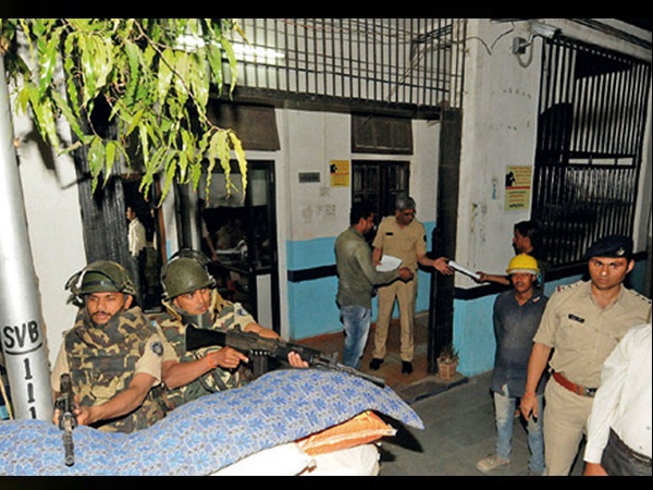 पुलिस को किया सतर्क