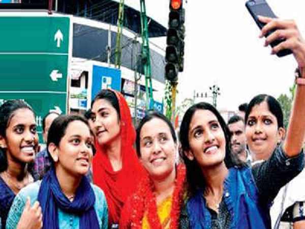 सरदार पटेल ने सबसे पहले महिला प्रतिनिधित्व के लिये प्रस्ताव पारित किया