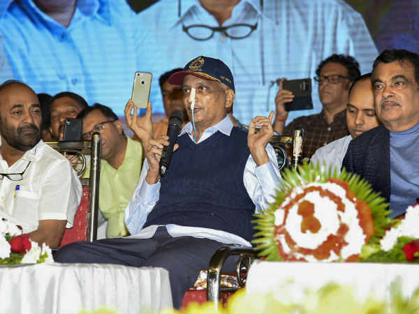 पिछले वर्ष कैंसर की बीमारी की खबर आई थी सामने