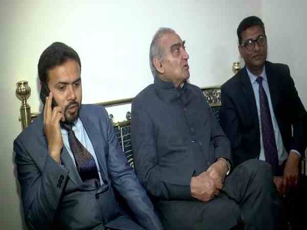 देश के नेताओं को कहा माफिया