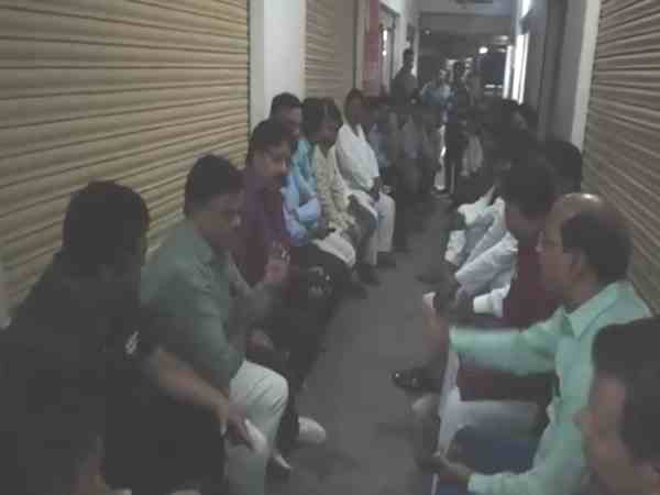 एक करोड़ की डिमांड