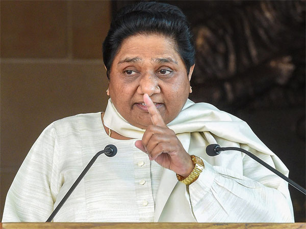 मायावती ट्वीट कर पीएम मोदी पर बोला हमला, कहा- जनता सावधान रहे मायावती ट्वीट कर पीएम मोदी पर बोला हमला, कहा- जनता सावधान रहे