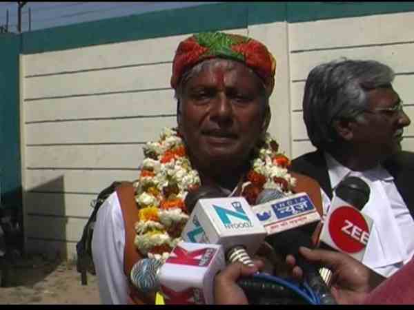candidate came on camel for nomination candidate came on camel for nomination