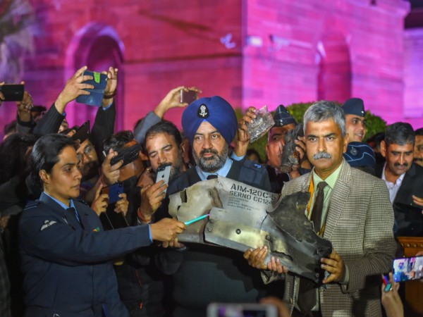 मीडिया के माध्यम से पाकिस्तान को चेतावनी
