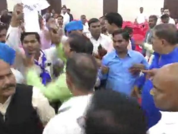 bsp workers protest against nakul dubey to contest from sitapur bsp workers protest against nakul dubey to contest from sitapur