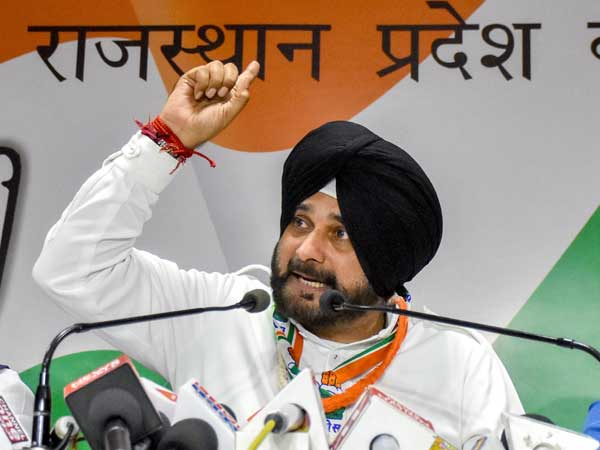 पूर्व कांग्रेसी मुख्यमंत्री ने दिया सिद्धू को दिया अभिनंद के देश वापसी का श्रेय पूर्व कांग्रेसी मुख्यमंत्री ने दिया सिद्धू को दिया अभिनंद के देश वापसी का श्रेय