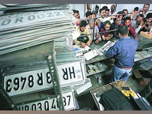 Gujarat: Date to install HSRP number plates on vehicles extended to May 31st. Gujarat: Date to install HSRP number plates on vehicles extended to May 31st.