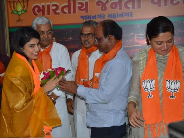 करणी सेना में महिला विंग की अध्यक्ष बनीं