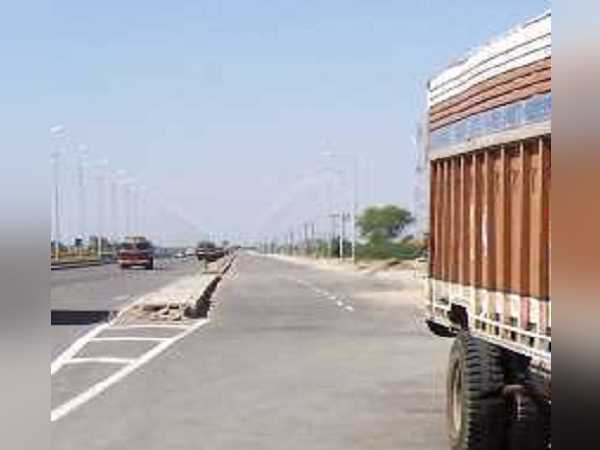 22-year-old-boy killed by truck, who was going for wedding invitation card distribution 22-year-old-boy killed by truck, who was going for wedding invitation card distribution