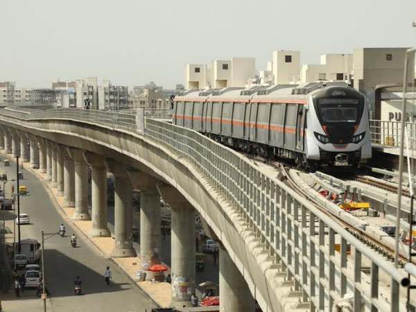 प्रत्येक स्टेशन पर 30 सेकंड का ठहराव होगा