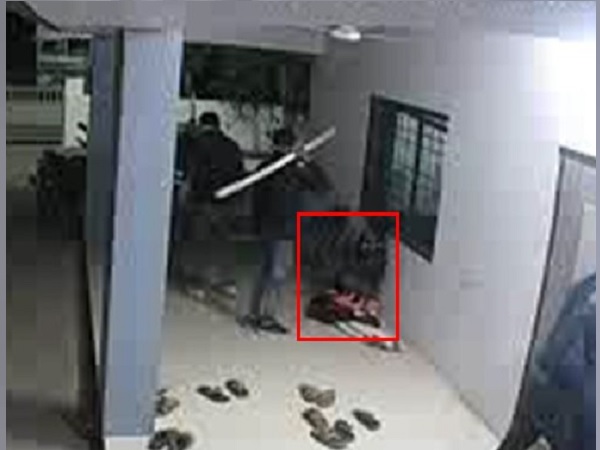 Robbers looted the factories in morbi district, caught in cctv footage Robbers looted the factories in morbi district, caught in cctv footage