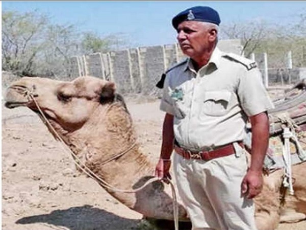 हर रोज ऊंट पर सवार होकर बॉर्डर तक जाते थे