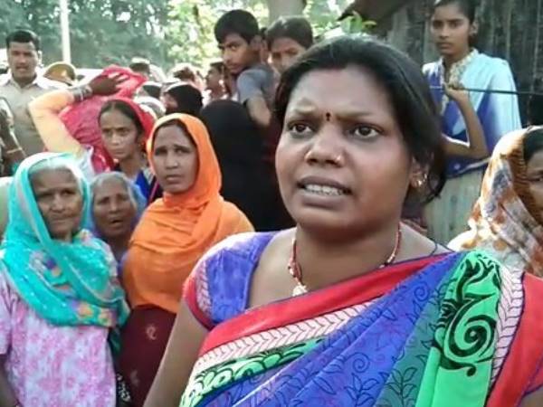 women beats chowkidar in kushinagar women beats chowkidar in kushinagar
