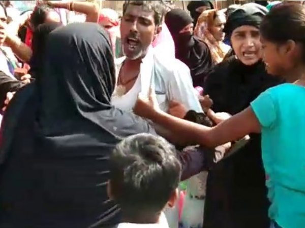 women beats chowkidar in kushinagar women beats chowkidar in kushinagar