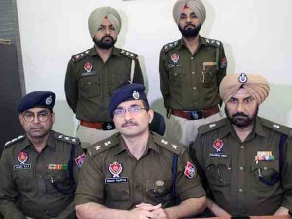 punjab police police arrested six people with nine crore rupees cash punjab police police arrested six people with nine crore rupees cash