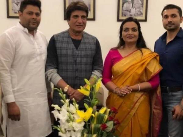 राज बब्बर ने कराया पार्टी में शामिल
