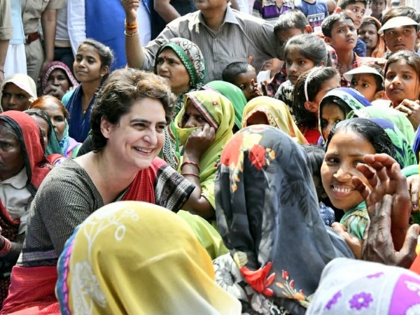 प्रियंका ने भी अपना पहला संदेश शक्ति एप से भेजा था