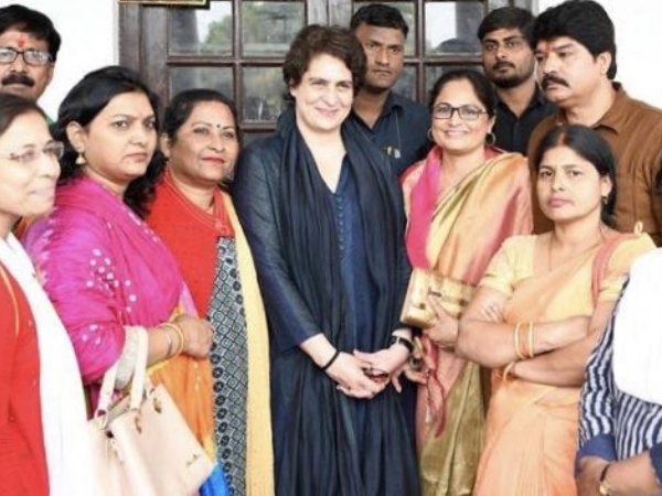 प्रियंका के राजनीति में आने से उत्साहित हैं महिलाएं