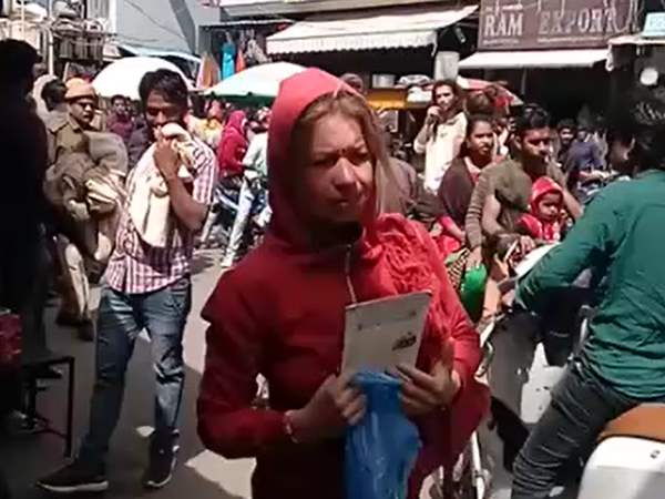 जैसलमेर से अचानक गुयोम उसे छोड़कर गायब हो गया