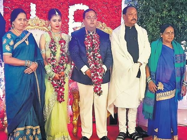 Jharkhand CM Raghuvar Das son Marriage in raipur daughter of Middle class family Jharkhand CM Raghuvar Das son Marriage in raipur daughter of Middle class family