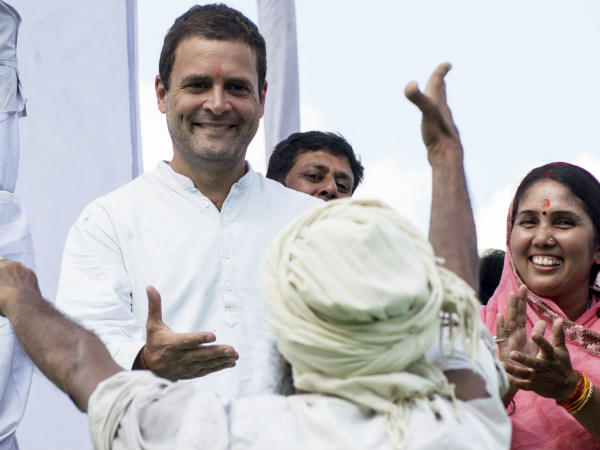 अब जब कांग्रेस पार्टी की तरफ से ये घोषणा हो चुकी है कि राहुल गाँधी अमेठी के साथ साथ केरल के वायनाड से भी लोकसभा चुनाव लड़ेंगे तो अन्य राजनीतिक पार्टियों के तरफ से आरोप प्रत्यारोप तो लगना ही था, और ऐसा हो भी रहा है.भाजपा आरोप लगा रही है कि अमेठी में अपनी पराजय देखकर राहुल वायनाड भाग रहे हैं और अब केरल में ध्रुवीकरण की राजनीति करके जीत हासिल करना चाहते हैं अब जब कांग्रेस पार्टी की तरफ से ये घोषणा हो चुकी है कि राहुल गाँधी अमेठी के साथ साथ केरल के वायनाड से भी लोकसभा चुनाव लड़ेंगे तो अन्य राजनीतिक पार्टियों के तरफ से आरोप प्रत्यारोप तो लगना ही था, और ऐसा हो भी रहा है.भाजपा आरोप लगा रही है कि अमेठी में अपनी पराजय देखकर राहुल वायनाड भाग रहे हैं और अब केरल में ध्रुवीकरण की राजनीति करके जीत हासिल करना चाहते हैं