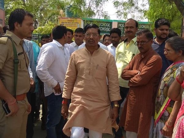 राजवीर दिलेर ने 26 मार्च को किए नामांकन में खुद को बताया इंटर पास