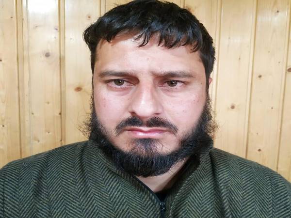 Hizbul Mujahideen terrorist Rameez Ahmad Dar arrested from Anantnag in South Kashmir Hizbul Mujahideen terrorist Rameez Ahmad Dar arrested from Anantnag in South Kashmir