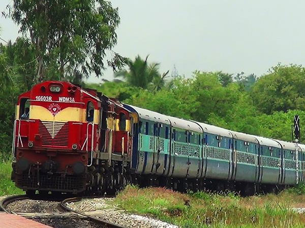 आनन्द विहार लखनऊ