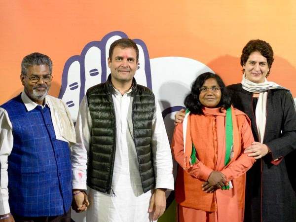 सांसद सावित्री बाई फुले और पूर्व सांसद राकेश सचान कांग्रेस में शामिल सांसद सावित्री बाई फुले और पूर्व सांसद राकेश सचान कांग्रेस में शामिल