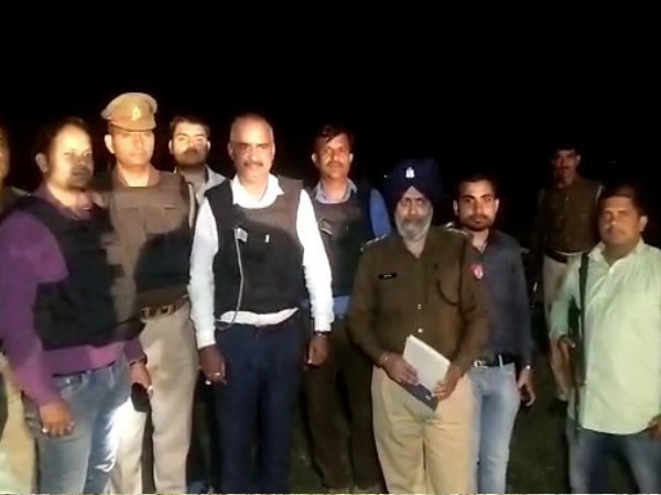 police ran after car and arrested four men with many arms police ran after car and arrested four men with many arms