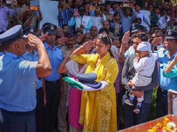 'सोशल मीडिया पर युद्ध की मांग बंद करें'