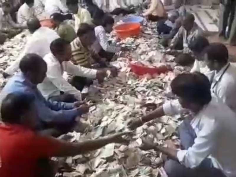 RS 3.5 crore recovered from collection Box shri sanwaliya seth temple bhadsora RS 3.5 crore recovered from collection Box shri sanwaliya seth temple bhadsora