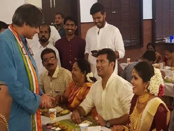lok sabha elections 2019: when shashi tharoor gatecrashed a wedding lok sabha elections 2019: when shashi tharoor gatecrashed a wedding