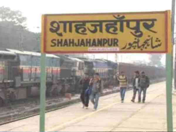 पीछे से आ रही मां अचानक लापता