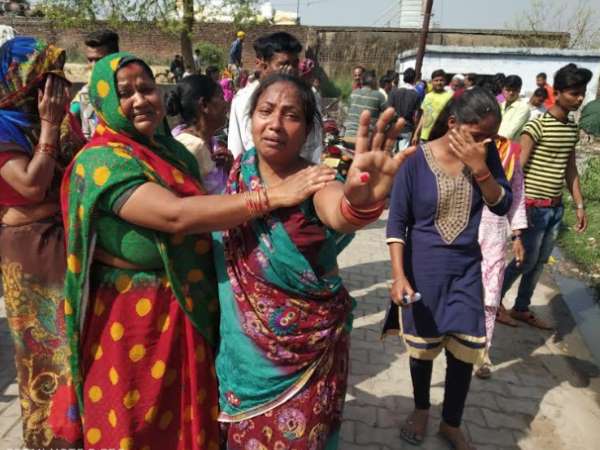 शव के पास रखी थी चप्पल, मोबाइल