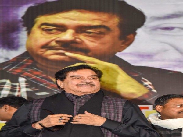 'लालटेन' की जगह 'हाथ' थामना क्यों है आसान?