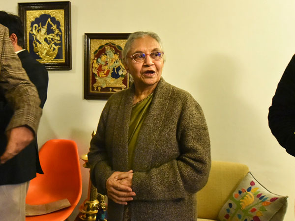 शीला दीक्षित का बड़ा बयान- आतंकवाद के खिलाफ मनमोहन सिंह का रुख पीएम मोदी जैसा कड़ा नहीं था शीला दीक्षित का बड़ा बयान- आतंकवाद के खिलाफ मनमोहन सिंह का रुख पीएम मोदी जैसा कड़ा नहीं था