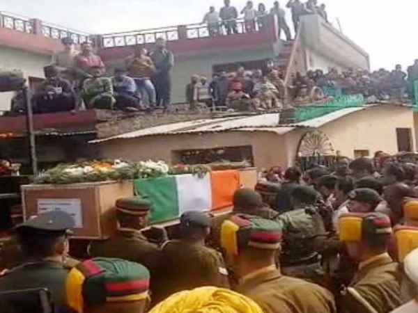 राजेश के भाई दी मुखाग्नि
