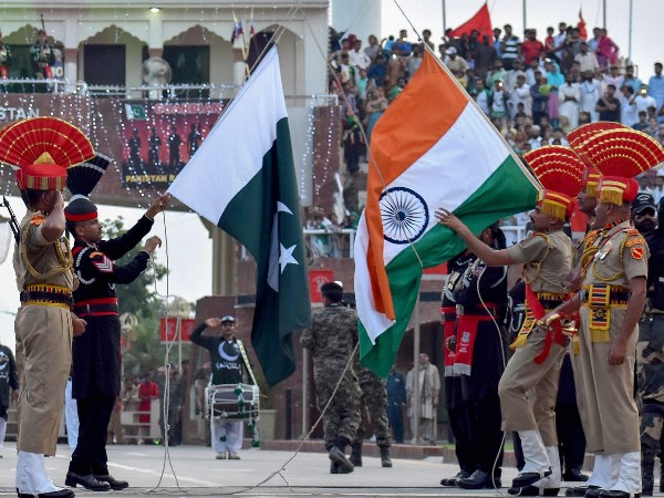 अभिनंदन वर्तमान आज बॉर्डर पार से लौट रहे हैं