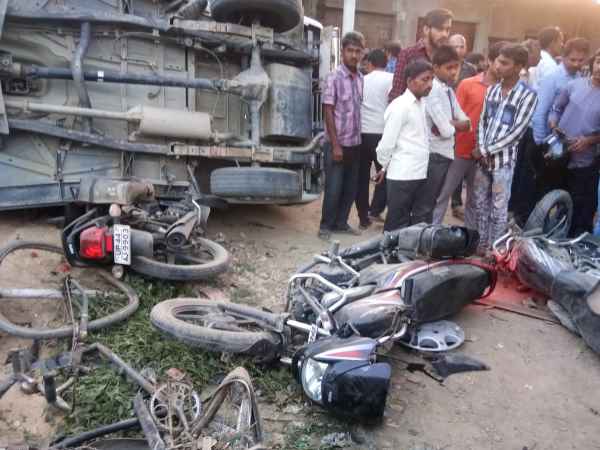 Two people die in road accident Two people die in road accident