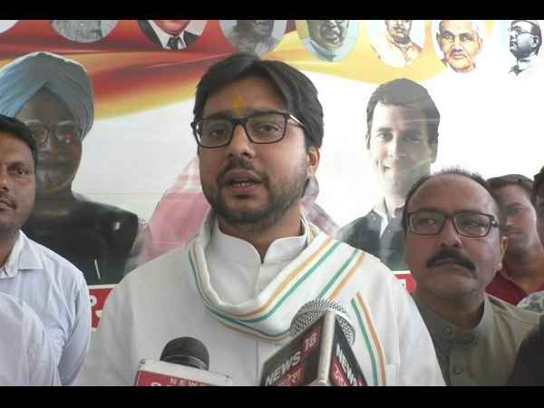 'पढ़ाई का राजनीति में फायदा'