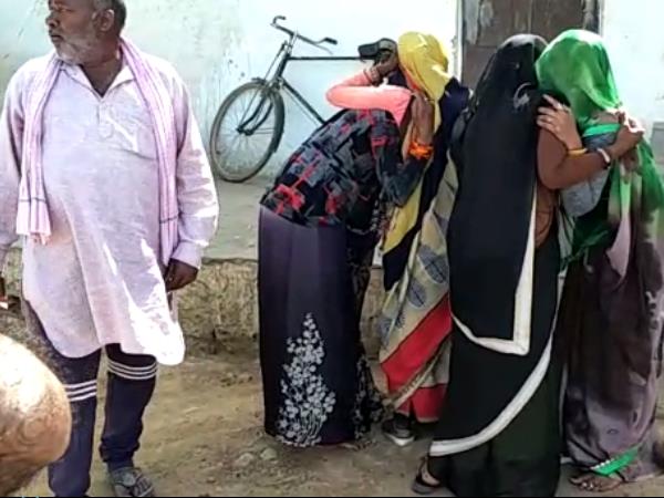 Mother Found dead with 4 month old baby in Tikamgarh Mother Found dead with 4 month old baby in Tikamgarh
