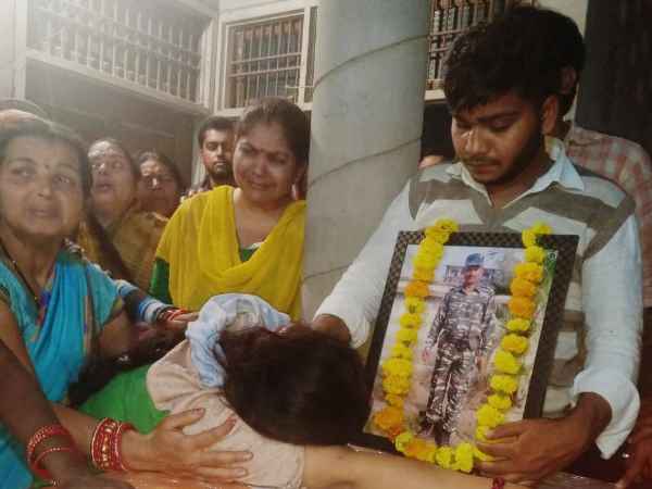 सेना के वाहन से पहुंचा शहीद शशिकांत का पार्थिव शरीर