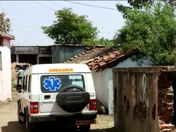 पत्नी नितिका से संदीप की बहस हो गई