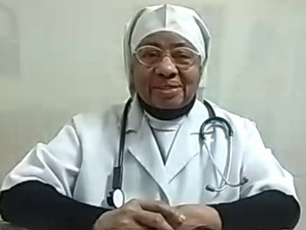 मरीजों की देखभाल में गुजारती हैं 12 से 16 घंटे