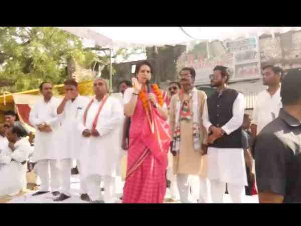 Priyanka Gandhi in fatehpur addressed street meetings Priyanka Gandhi in fatehpur addressed street meetings