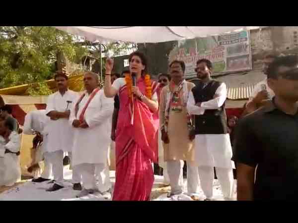 Priyanka Gandhi in fatehpur addressed street meetings Priyanka Gandhi in fatehpur addressed street meetings