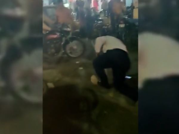 madhya pradesh traffic police beaten for asking to remove jamming madhya pradesh traffic police beaten for asking to remove jamming