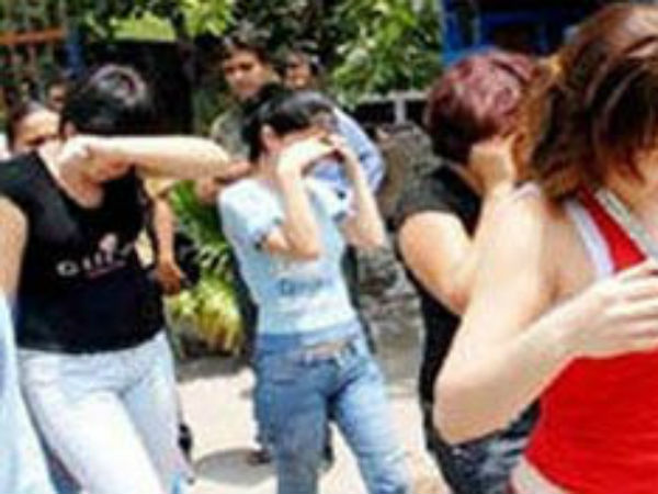 महिला आयोग को आया फोन और हुआ खुलासा