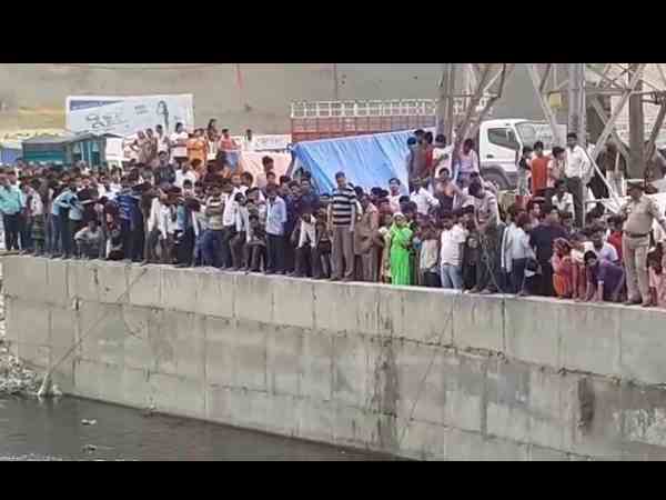 Body of a boy who fell into drain recovered by ndrf Body of a boy who fell into drain recovered by ndrf